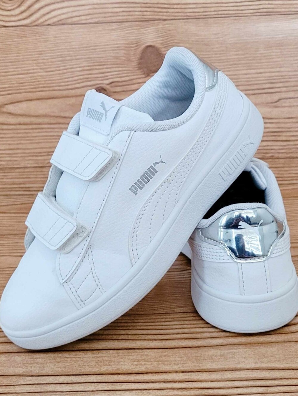 PUMA Smash v2 Sneakers